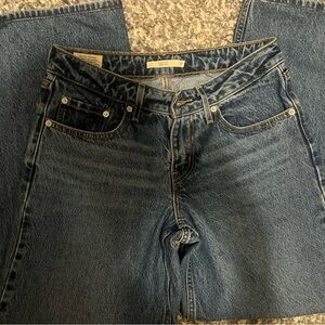 Levi's low loose jeans medium wash - worn once in great condition